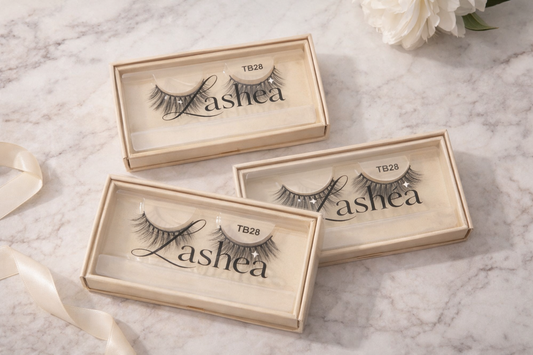 Faux Cils– Regard intense & élégant